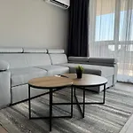 Apartament 1br With Panoramic View Balcony And Designated Parking Space