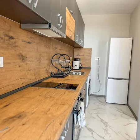 Stylish 1Br - Free Parking & Panoramic View By Flat Manаger Διαμέρισμα