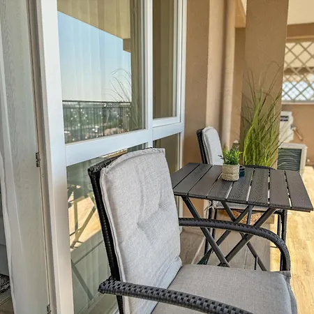 1br With Panoramic View Balcony And Designated Parking Space Apartment *