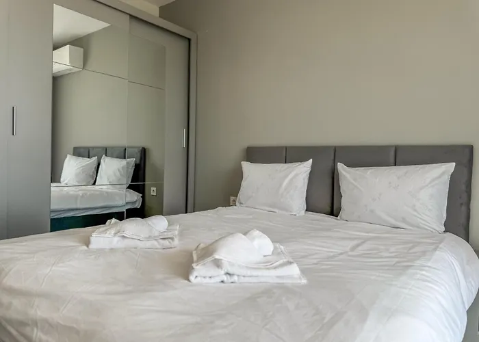 1br With Panoramic View Balcony And Designated Parking Space شقة