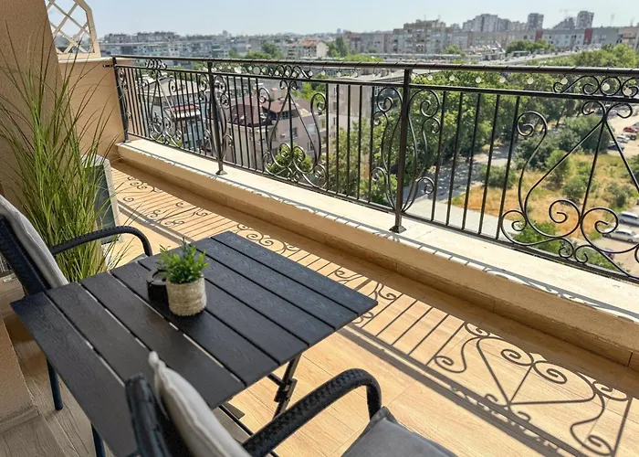 1br With Panoramic View Balcony And Designated Parking Space شقة بلوفديف