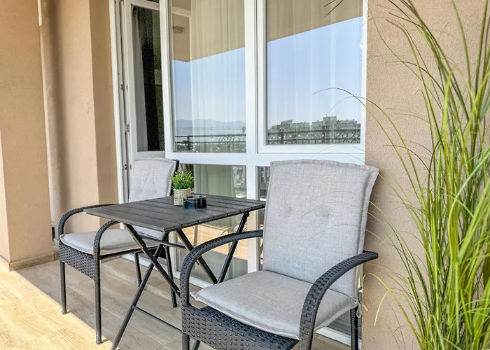 1br With Panoramic View Balcony And Designated Parking Space شقة بلوفديف