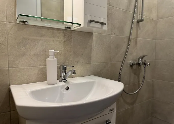 1br With Panoramic View Balcony And Designated Parking Space شقة