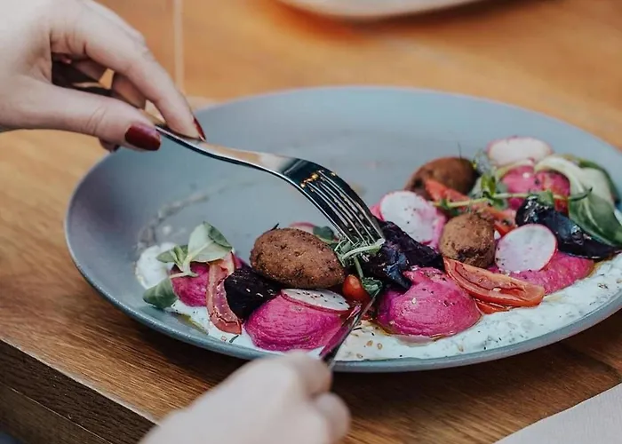 1br With Panoramic View Balcony And Designated Parking Space شقة